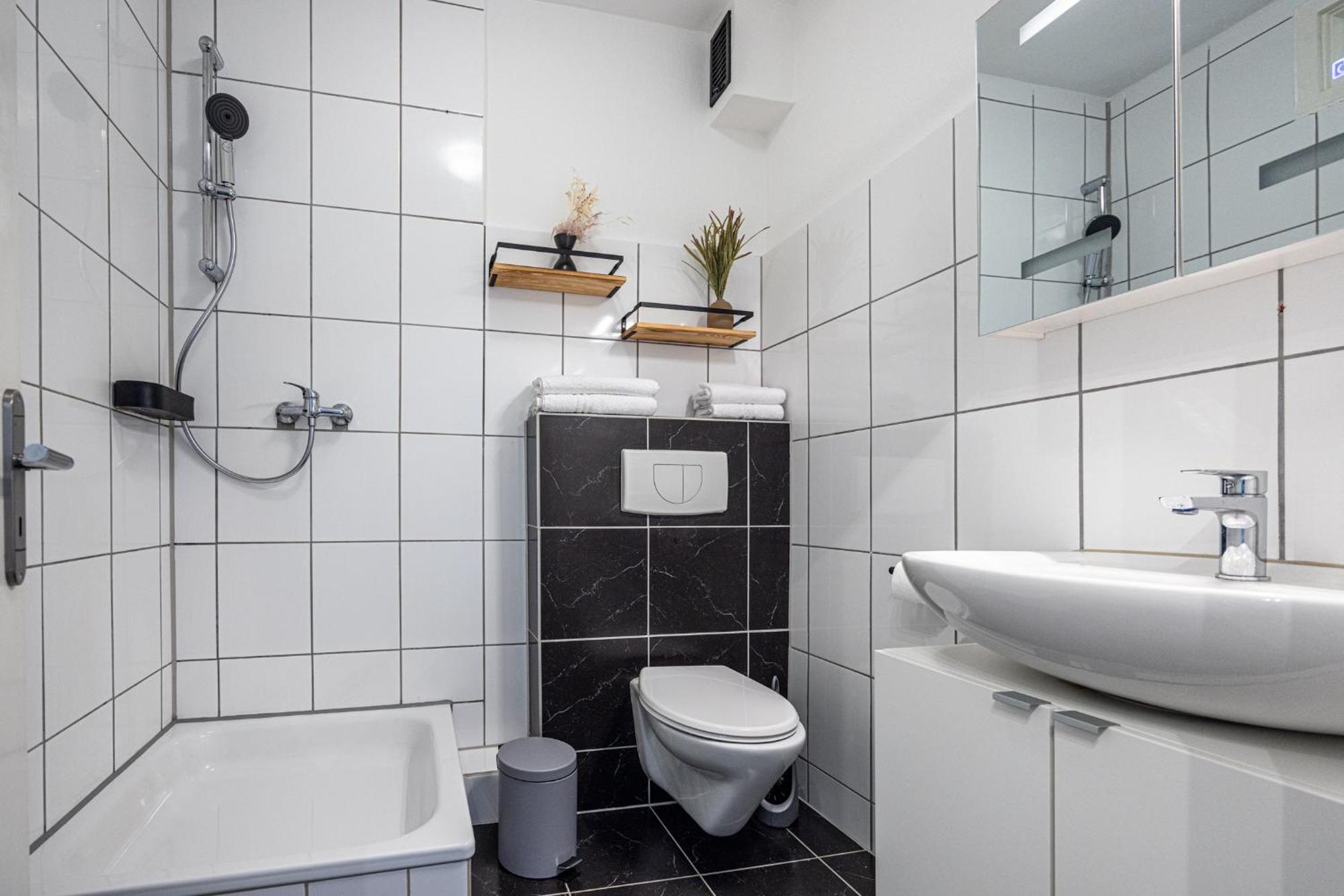 Have-A-Nice-Stay - Nahe Bahnhof Ahrensburg - 20 Minuten Nach Hamburg - Trotzdem Ruhig Gelegen - 6 Minuten Zu Fuss Ins Zentrum Ahrensburg - Modern Eingerichtet Экстерьер фото